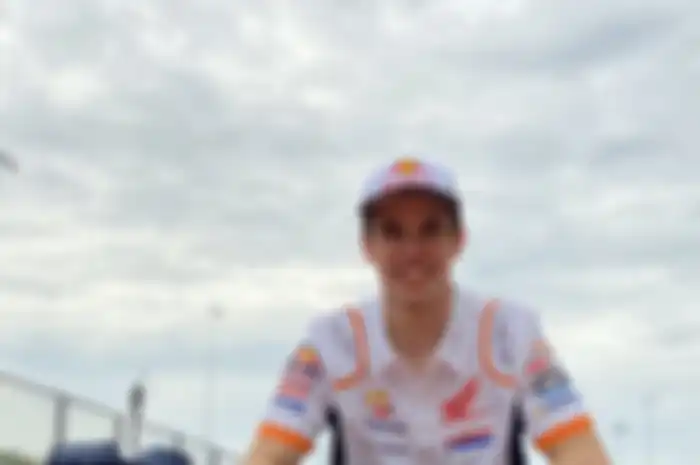 Belum mulai tes pramusim dan pra-tes Sepang, Alex Marquez sudah pamer helm balap barunya.