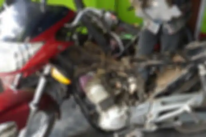 Proses konversi Yamaha Saluto dijadikan motor listrik.
