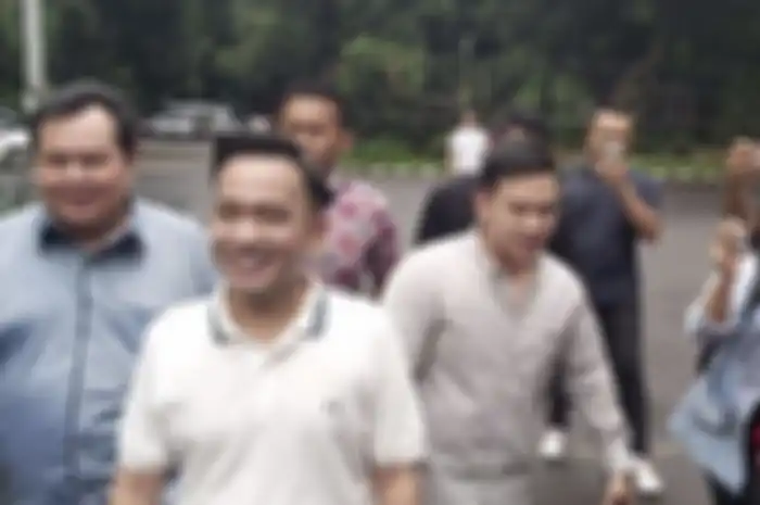 Ruben Onsu bersama adiknya, Jordi Onsu serta kuasa hukum, Minola Sebayang saat ditemui di Ditkrimsus Polda Metro Jaya, Jakarta Selatan, Kamis untuk menjalani pemeriksaan sebagai saksi pelapor terkait kasus isu pesugihan yang menimpa Geprek Bensu, Kamis (6/2/2020).