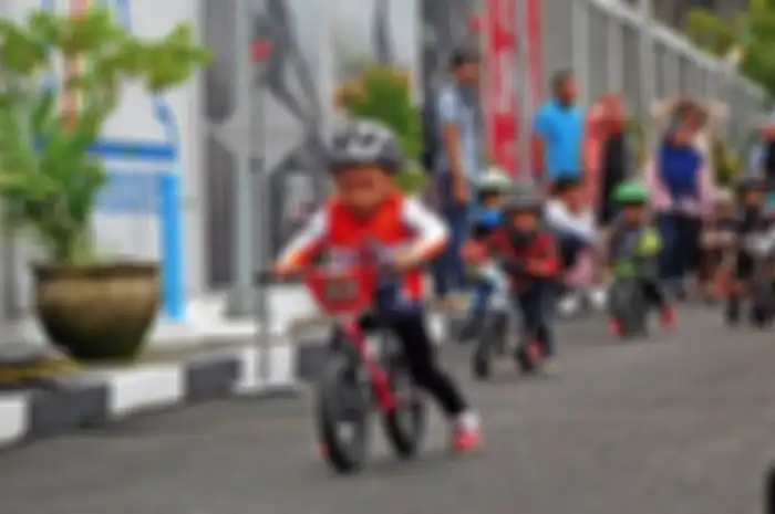 Edukasi Safety Riding Sejak Dini kolaborasi dengan anggota Keluarga Besar Pushbike Yogyakarta (KBPY) anak-anak  