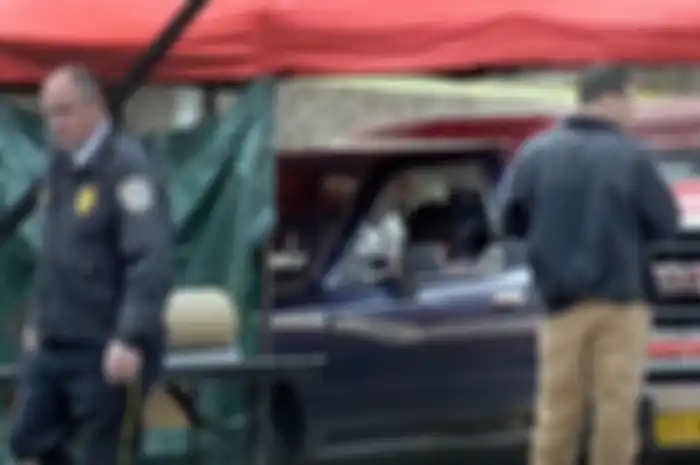 Polisi setempat sedang olah TKP