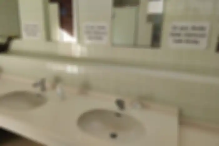 Tulisan berbahasa Indonesia di toilet Jepang yang viral di media sosial.