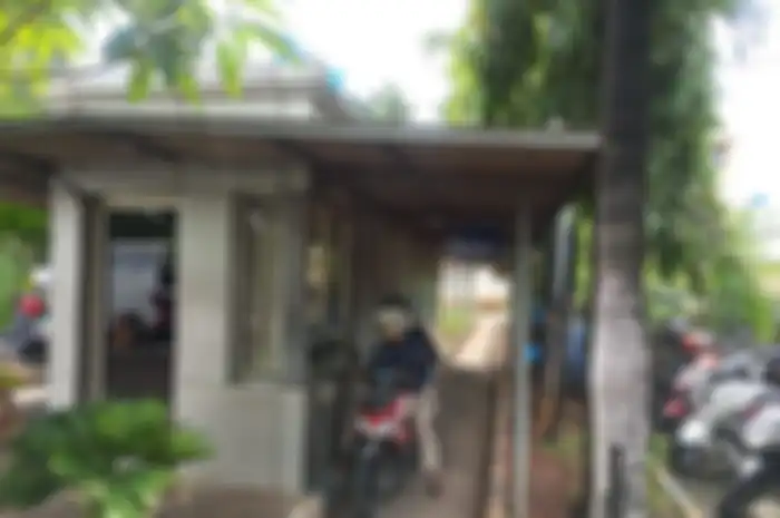 Pemotor saat membayar pajak dengan menggunakan layanan Drive Thru
