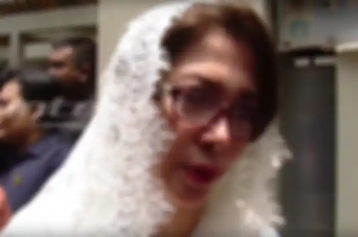 Widyawati saat memberi pernyataan kepada awak media (Layar Tangkap YouTube IntensInvestigasi)