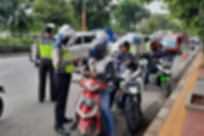 Ilustrasi razia. Operasi Patuh Jaya 2021, Bikers yang Pasang Ini di Motornya Akan Langsung Ditilang Polisi