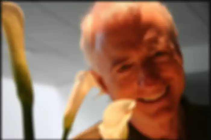 Penemu Fitur Cut, Copy, dan Paste Larry Tesler.