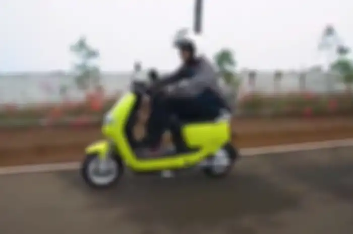 Motor listrik tetap aman melibas banjir, tapi ada batas maksimal ketinggian air.