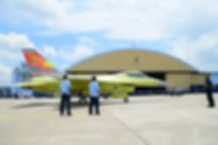 Pesawat tempur F-16 A/B Block 15 hasil pembaruan yang dipiloti Dwayne ProOpella di Apron Skadron Udara 3 Lanud Iswahjudi, Madiun, Selasa (18/2/2020).