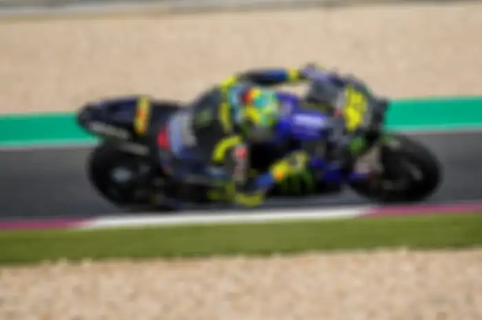 Valentino Rossi biar jadi pembalap paling gaek dan pembalap Yamaha finis buncit di tes pramusim MotoGP 2020 Qatar. Dia tetap yakin hadapi musim ini