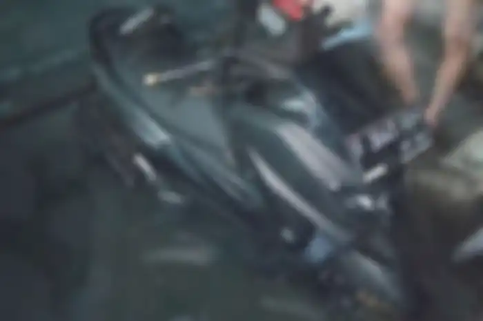 Yamaha NMAX milik Addy terendam banjir sampai di atas dek namun cukup ganti oli 