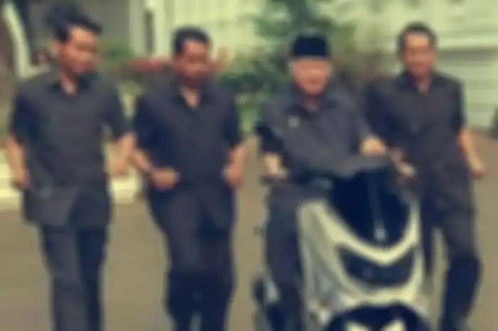 Presiden Soeharto mencoba Yamaha NMAX