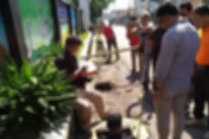 Satreskrim Polres Tasikmalaya terus menyelidiki pengungkapan kasus misteri kematian siswi SMP di gorong-gorong sekolahnya, Jumat (31/1/2020) 