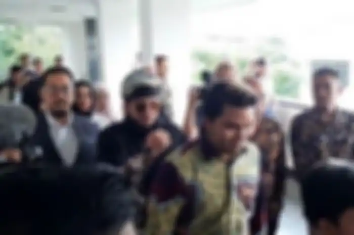 Atta dan Thariq Halilintar bersama kuasa hukumnya Sunan Kalijaga