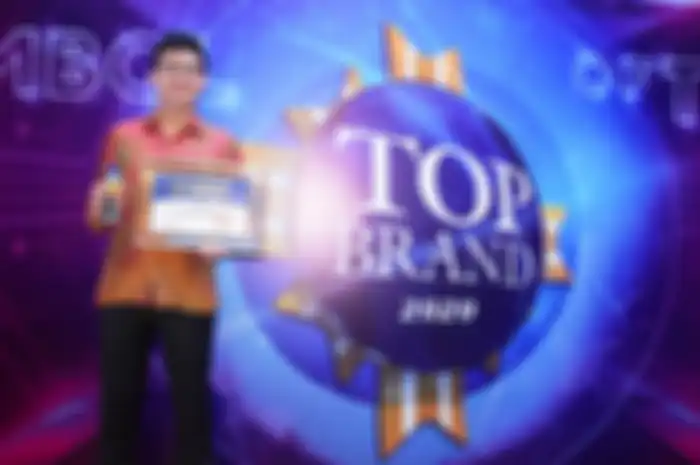 Cairan ban anti bocor M-One Tyre Sealant meraih penghargaan TOP Brand Award 2020.