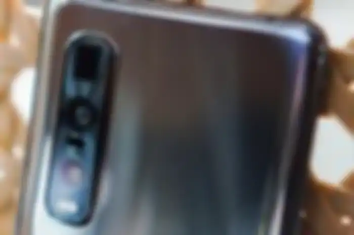 Live photo Oppo Find X2 yang tersebar di internet.