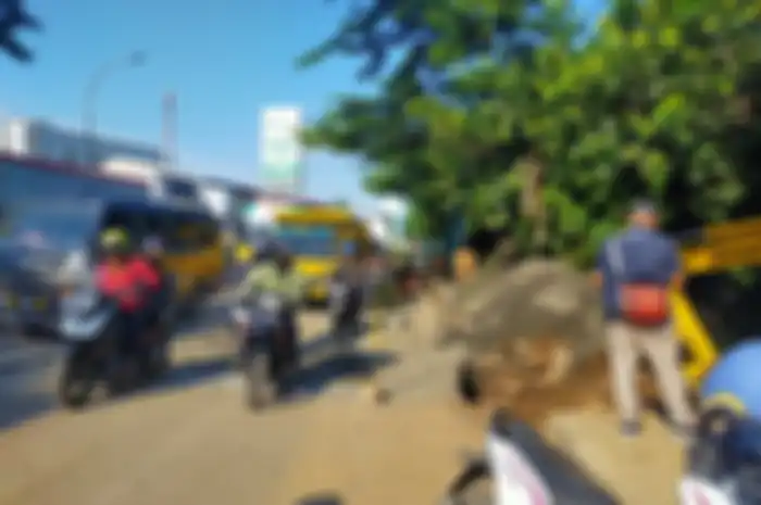 Jalan raya Daan Mogot Kilometer 22 arah Tangerang macet akibat perbaikan jalan.