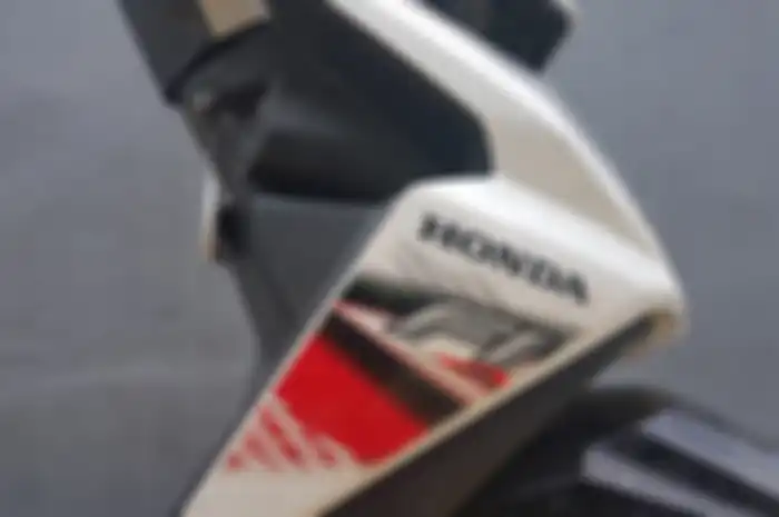 Ilustrasi. Aman atau tidak nih pakai cairan anti jamur biar bercak hilang ketika poles bodi motor?