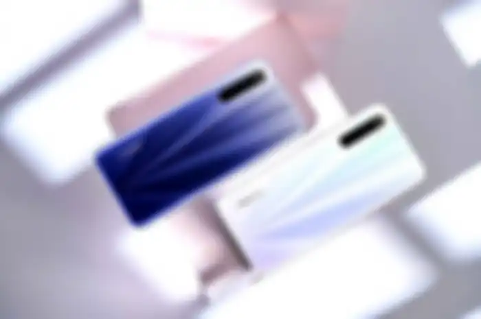 realme 6 warna Comet Blue dan Comet White