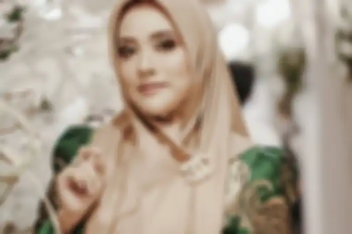 Pernah Tertipu Ajaran Sesat hingga Tinggalkan Anak Suami 9 Tahun di Rumah, Elma Theana Sadar Setelah Pulang Umrah: Langsung Sujud di Kaki Suami, Minta Ampun..