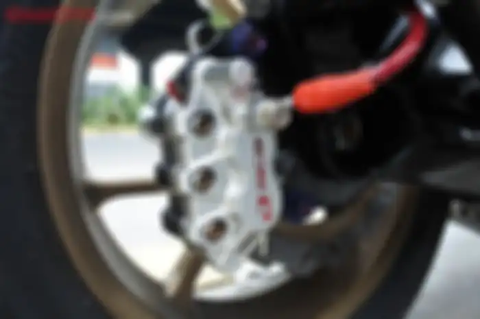 Yamaha Aerox 155 dan Yamaha Lexi makin bikin menggoda setelah pasang cakram belakang.