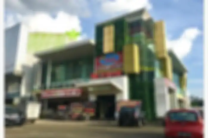 Rumah makan milik Bella Shapira nampak begitu luas