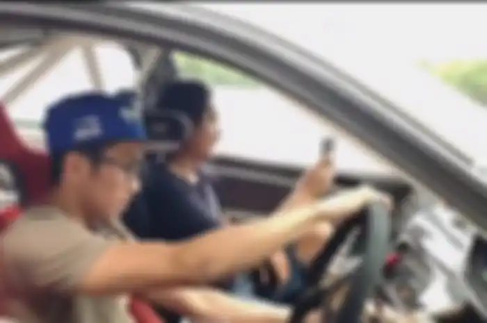 Pembalap Motor Wahyu Aji Trilaksana Jajal Drifting Pakai BMW E36