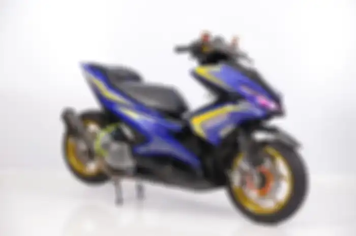 Tampilan Yamaha Aerox 155 ini memang sporty banget, kaki-kaki jadi sorotan