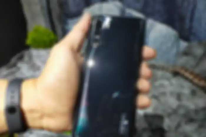 Tampilan belakang Oppo Reno 3.