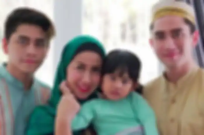 Venna Melinda dan anak-anak