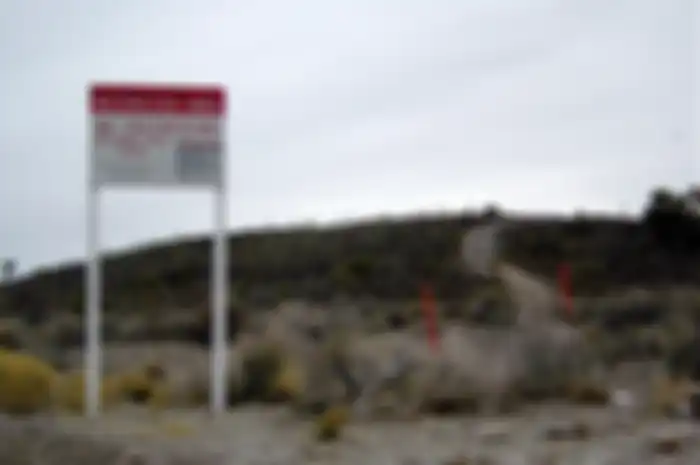 Tanda peringatan yang berbatasan dengan Area 51.