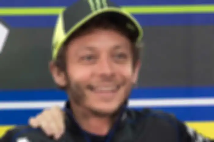 Valentino Rossi mengisi banyak kegiatan walaupun terkurung di kampung halamannya.