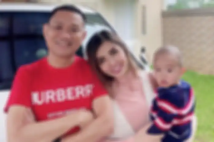 Bella Shofie dan keluarga pergi ke Ambon