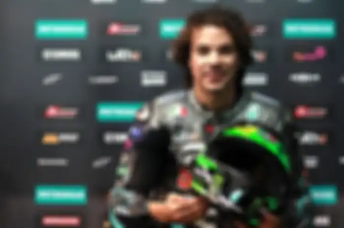 Franco Morbidelli lakukan kesibukan lain dengan mempresentasikan helm AGV Pista GP-RR ketimbang menunggu MotoGP 2020 belum juga mulai