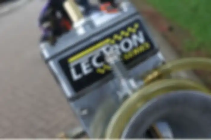 Karbu Lectron di Vespa balap A15 Engineering