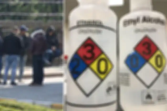 Iran melaporkan hampir 300 orang meninggal dunia dan 1.000 lainnya dalam kondisi kritis setelah meneguk metanol.