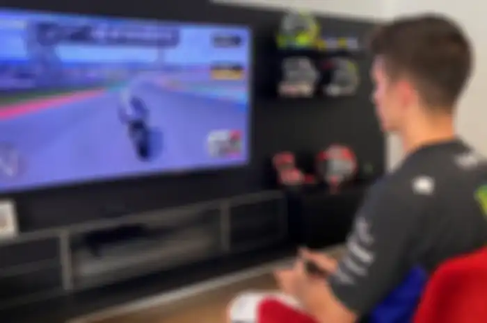 Maverick Vinales tanggapi serius tantangan MotoGP Virtual Race, Minggu (29/3/2020) di mana intensif berlatih konsol game MotoGP 2019