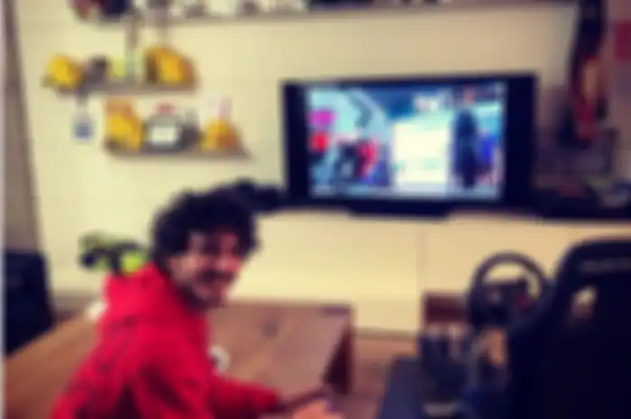 Ilustrasi. Francesco Bagnaia berlatih untuk balapan virtual MotoGP
