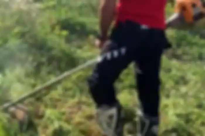 Balapan Belum Mulai, Video Pembalap MotoGP Beralih Jadi Tukang Rumput, Tebak Siapa?