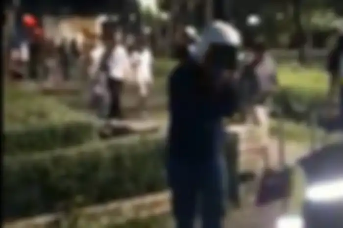 Polda Metro Jaya melakukan patroli setiap malam untuk membubarkan massa yang nekat berkumpul
