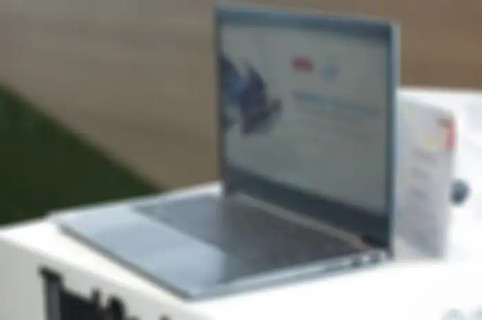 Laptop tipis Lenovo ThinkBook 14-IML