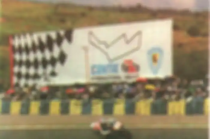 Mick Doohan juara dunia GP500 pertama kali mengaspal di Sirkuit Sentul, Jawa Barat tahun 1996 dan langsung podium pertama
