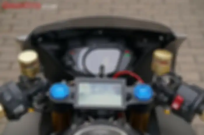 Kokpit Honda CBR 250RR yang tersematkan sebuah layar LCD kecil