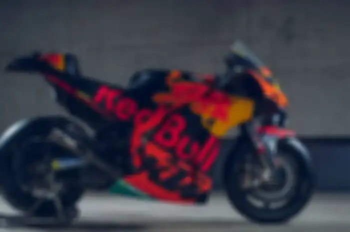 Motor MotoGP KTM dengan kode RC16 namanya mirip motor MotoGP Honda sama-sama pakai hurup RC di depannya