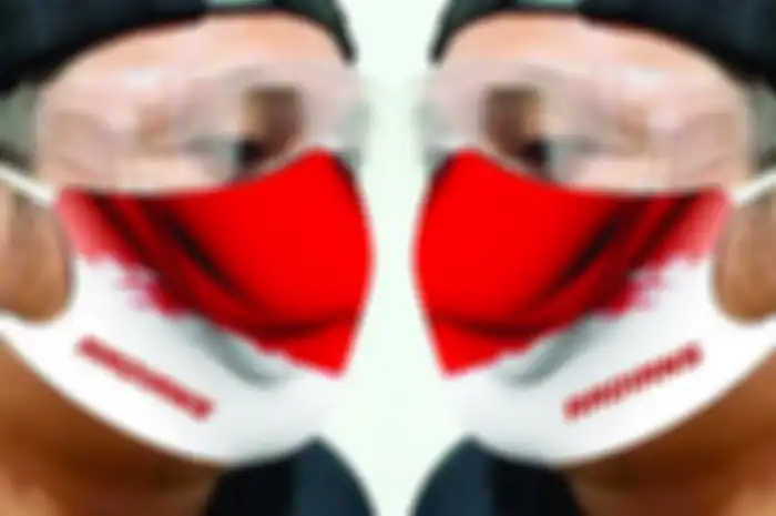 Selain membuat wearpack balap, Ardians juga bikin masker non medis, loh!