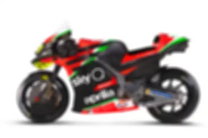 Motor MotoGP Aprilia RS-GP kode namanya sudah dipakai sejak Aprilia turun balap MotoGP pertama di kelas 125 cc di era '90-an. RS-GP versi 2020 disebut-sebut fotokopi dari Ducati Desmosedici GP