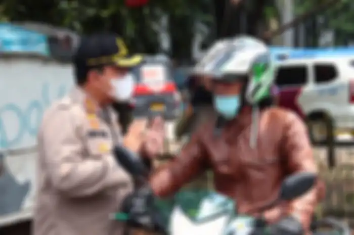 Kapolres Metro Jakarta Utara Budhi Herdi Susianto mensosialisasikan PSBB Jakarta