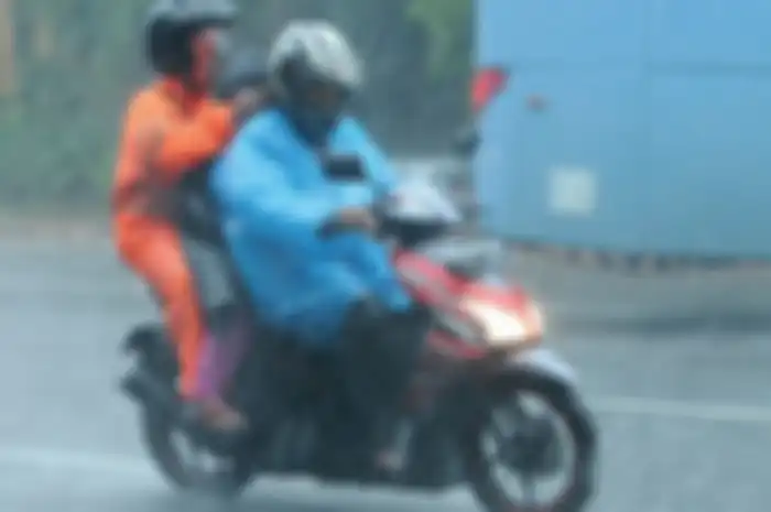 Ilustrasi memilih jas hujan
