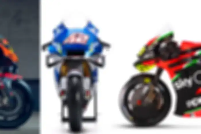 Tiga motor MotoGP yang nongol di MotoGP beruntun selang setahun, Suzuki GSX-RR di 2014 (tengah); Aprilia RS-GP di 2015 (kanan) dan KTM RC16 di musim 2016