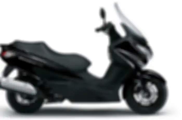 Suzuki Burgman 200 2020 warna Titan Black. Apakah Suzuki Burgman 200 Jauh Lebih Bertenaga dari Yamaha All New NMAX dan Honda PCX 150?