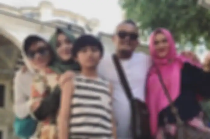  Rizky Febian, Putri Delina, Sule dan mendiang Lina Zuaedah